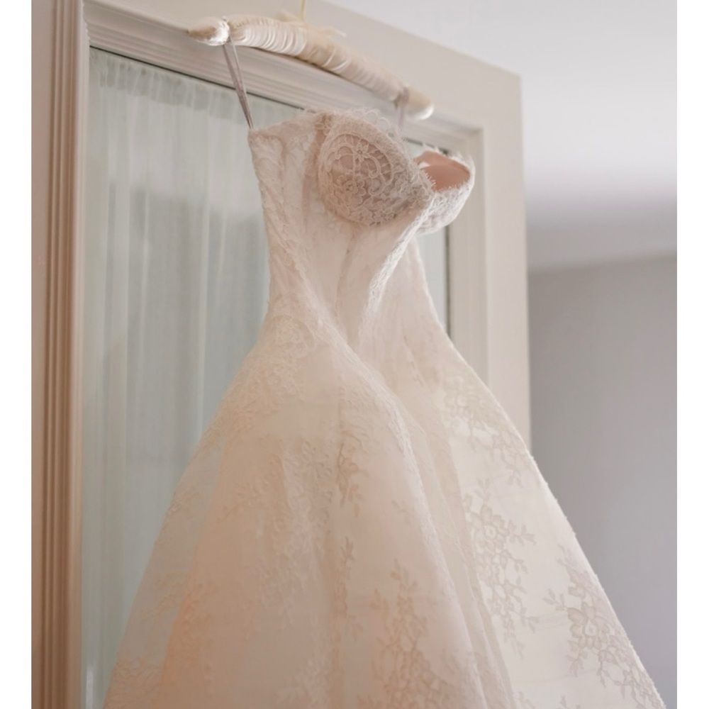 MONIQUE LHUILLLIER ALEXANDRA Silk White Bridal Gown Size 6 - Picture 4 of 6